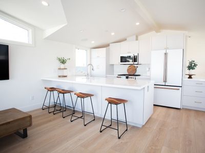 New Chic Remodel w/ Rooftop Deck: 123 30th B