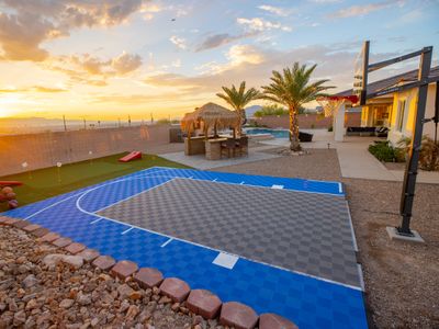 3400 SqFt House 40Ft Heatable Pool/Spa- Strip View