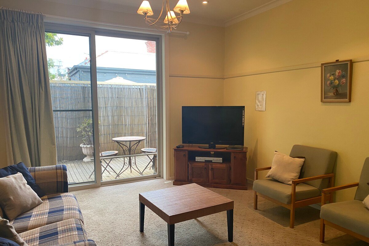 Banks at Queenscliff gallery image 4