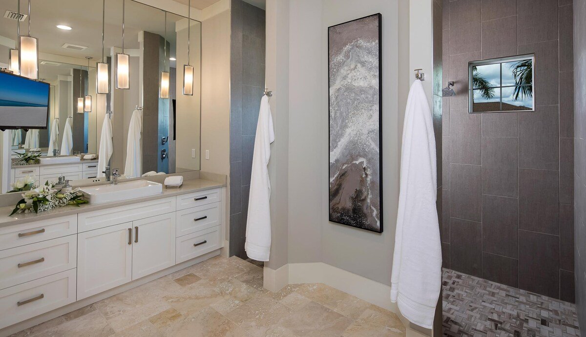 Catalina Sol gallery image 5