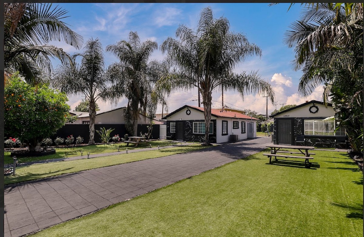 *TWO-HOME Remodeled 1-AcreEstate, Luxury Compound gallery image 3