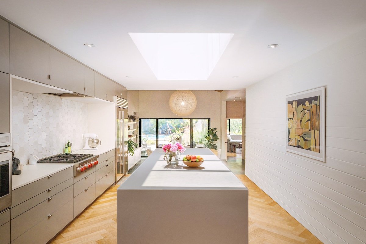 Sunshine Oasis – Luxury Westside Retreat gallery image 3