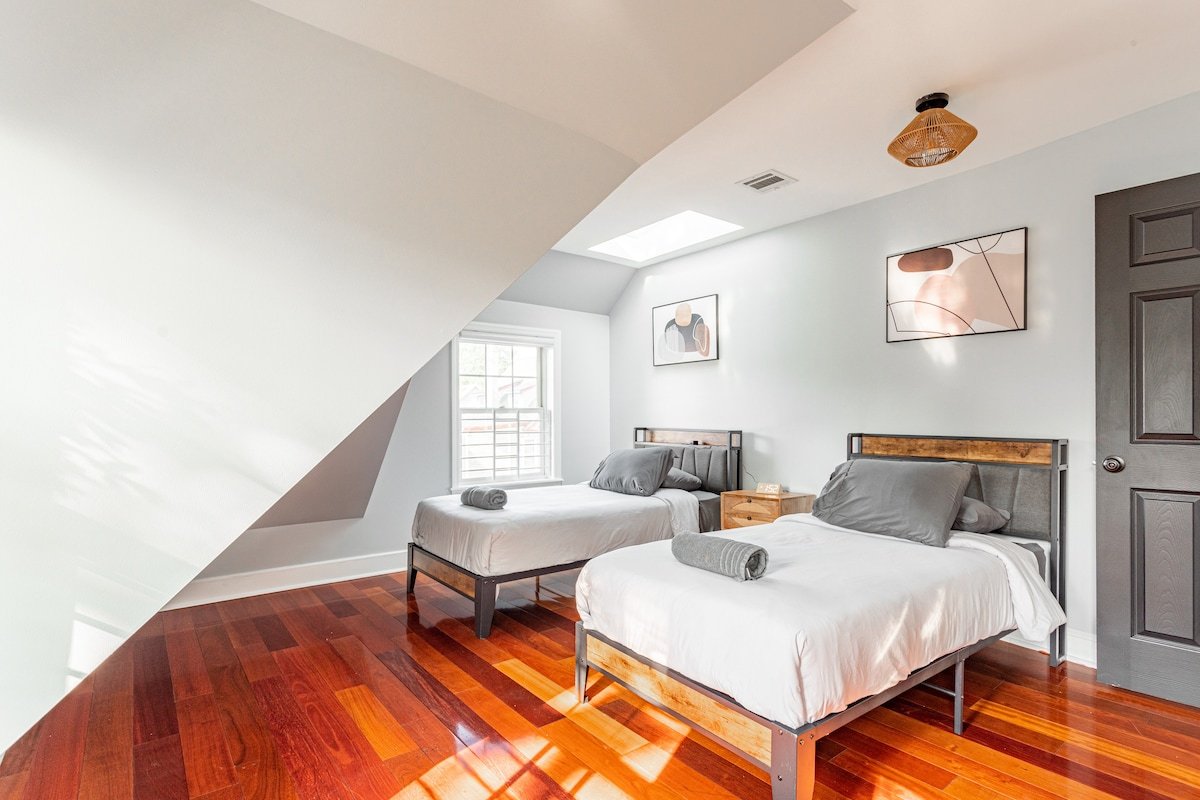 Spacious 7-Bedroom Home Near Branch Brook Park gallery image 4