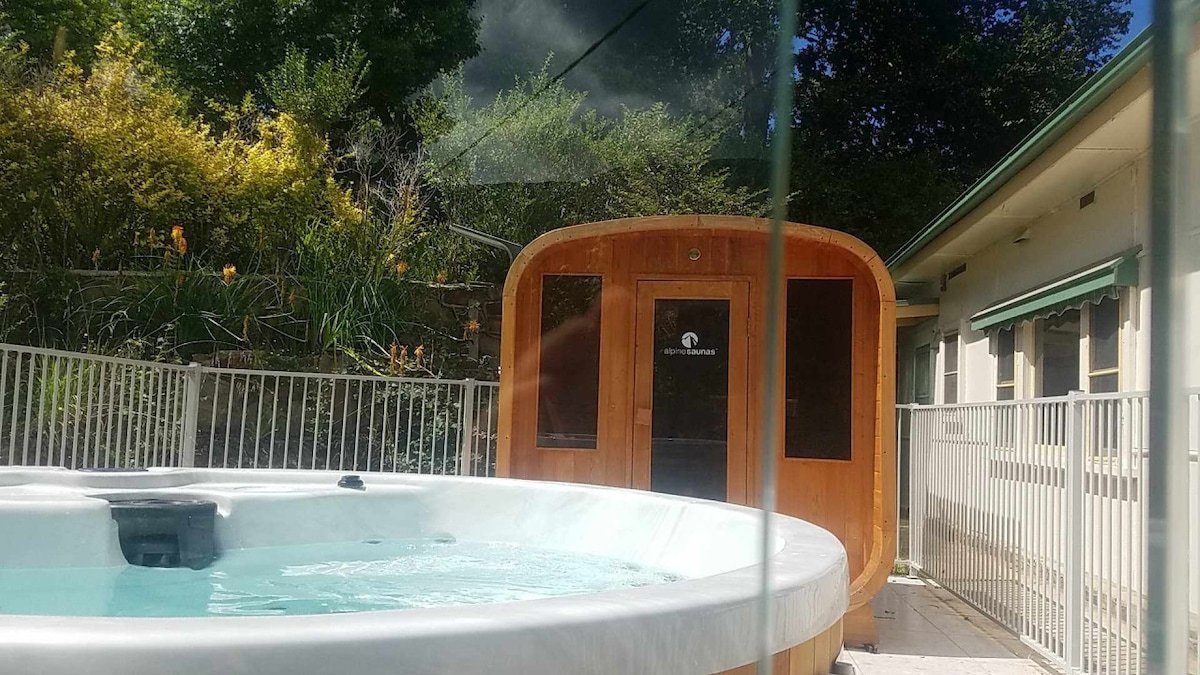 Grand View with Spa & Sauna gallery image 2