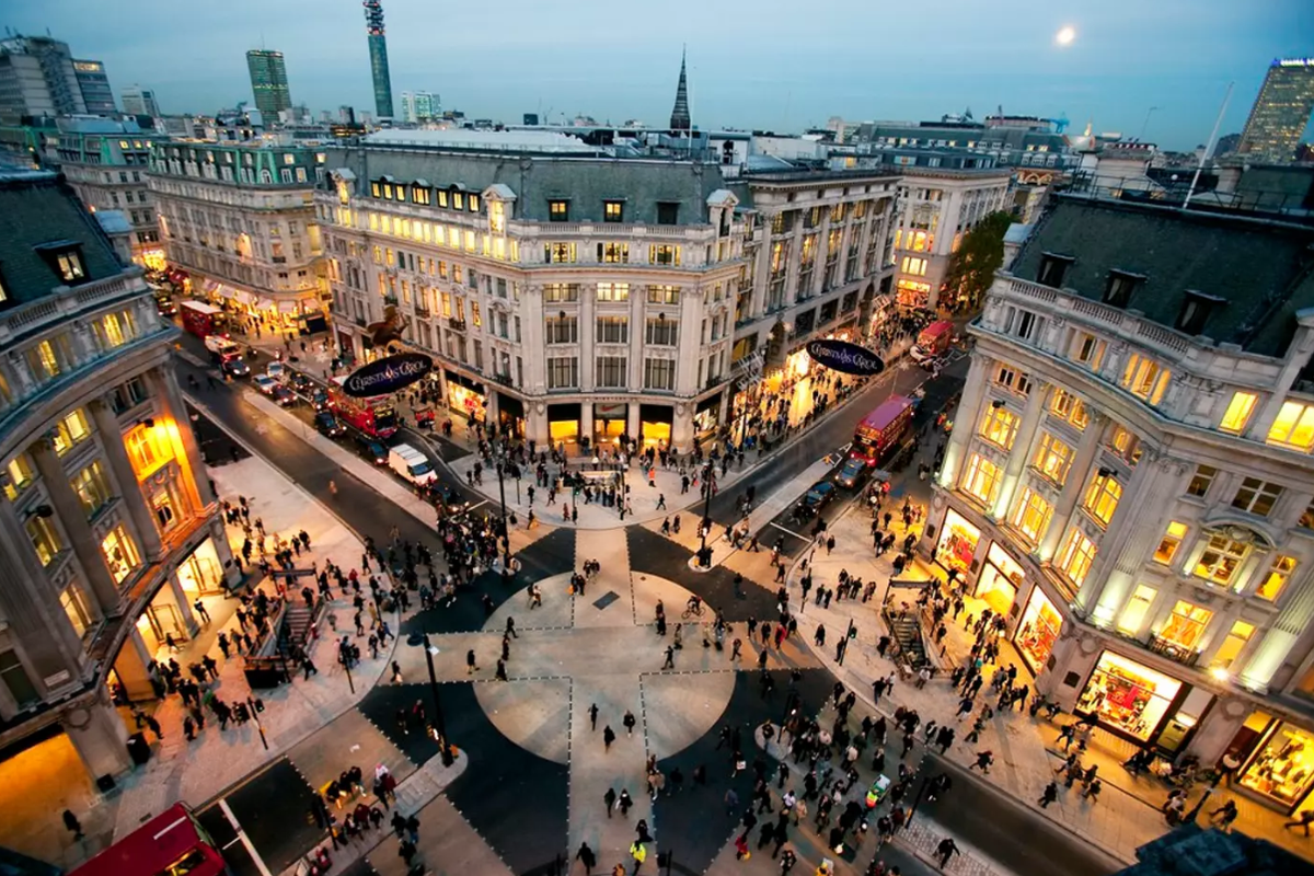 Spacious and modern balcony flat off Oxford Street