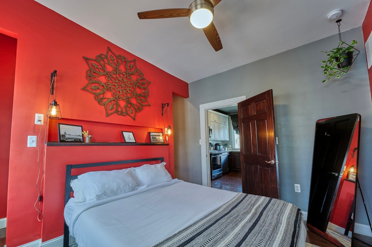 Homelike 3BR Unit with Private Theater in Capitol gallery image 5