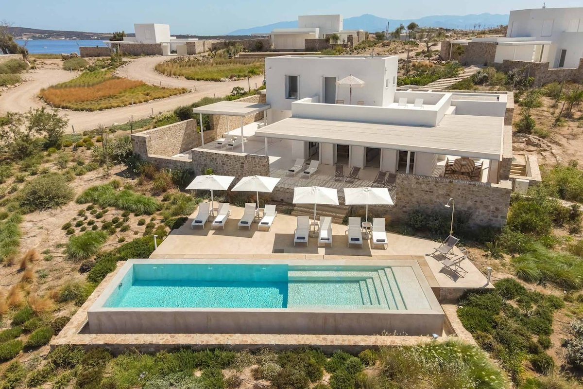 Beachfront Pool Villa – Walking Distance to Naousa gallery image 3