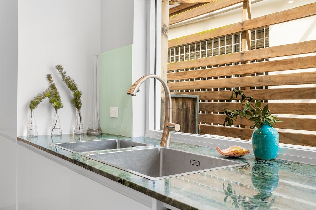 Family Beach House – spacious w yard AC car space gallery image 5