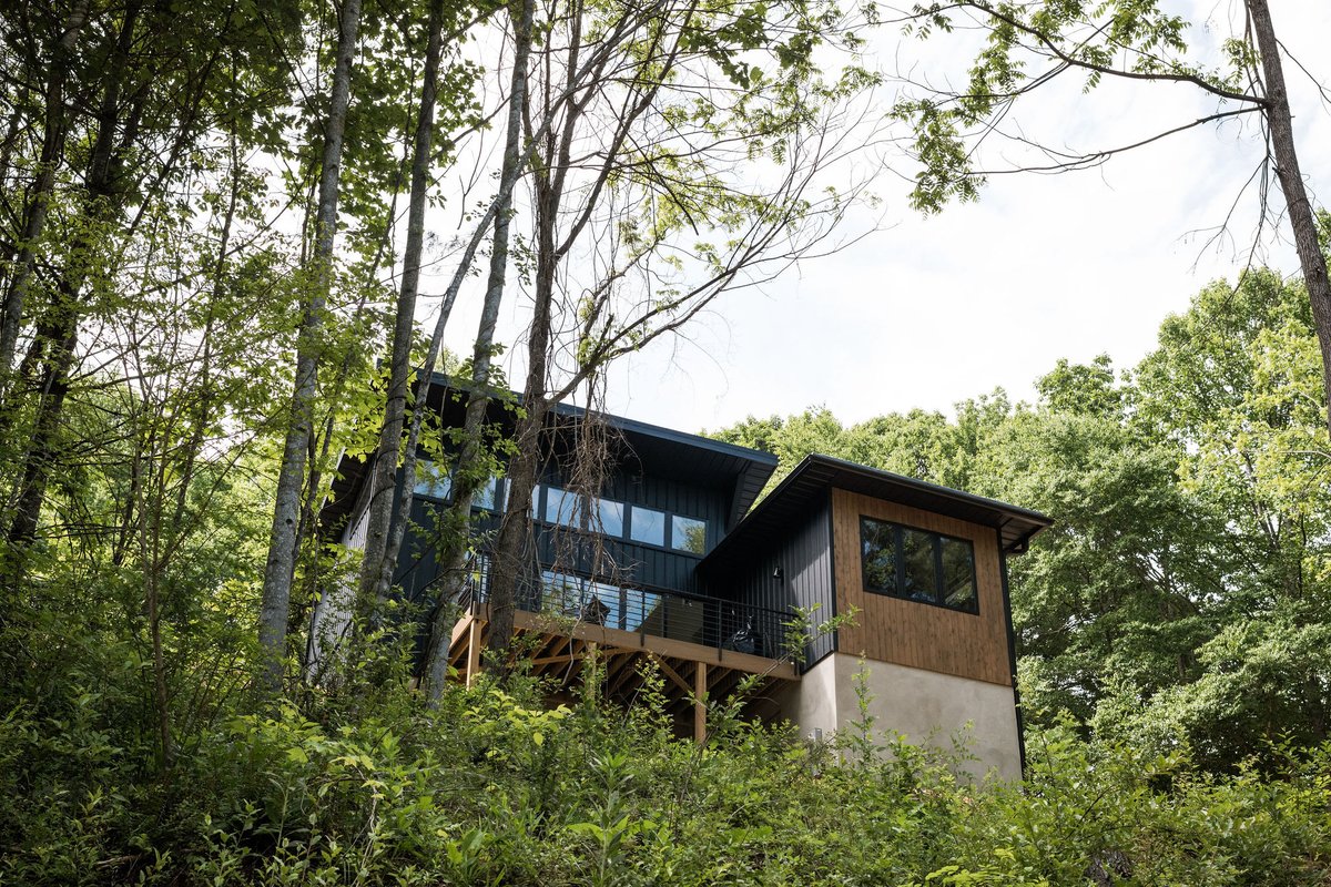 Two Modern Tiny Homes 15min drive to DT w/ Hot Tub