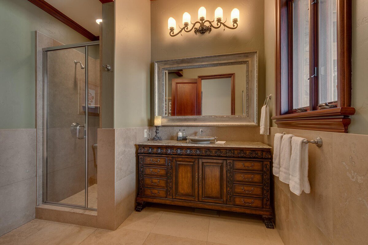 Sierra Sunset Estate – Lakefront – TLUXP gallery image 4