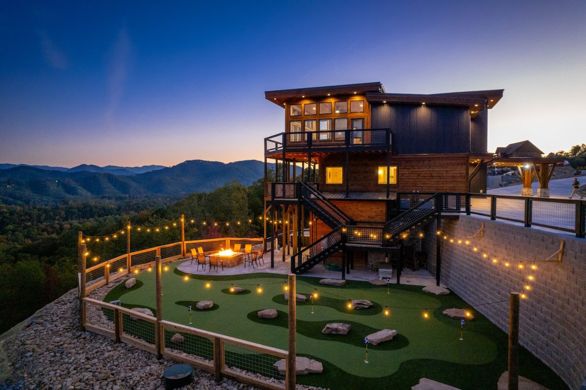 High Camp – Incredible Views + All the Amenities!