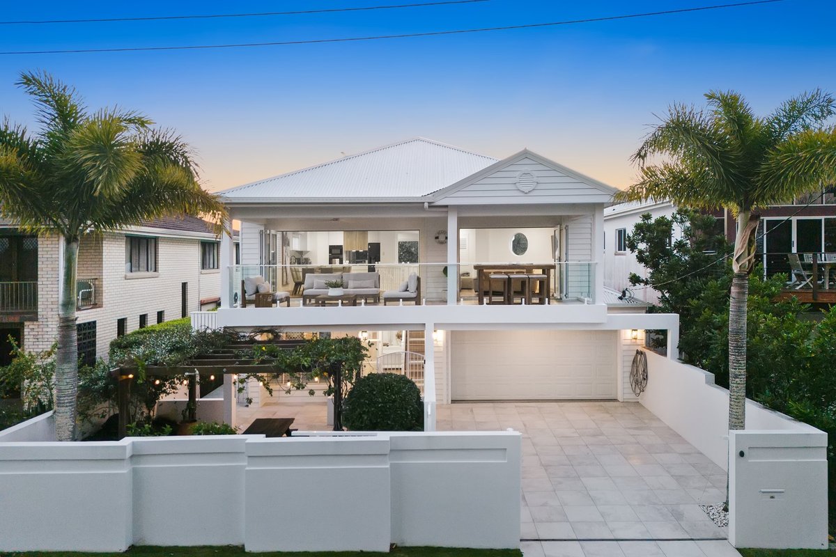 Premium Beach Front House – Pool, Large Deck