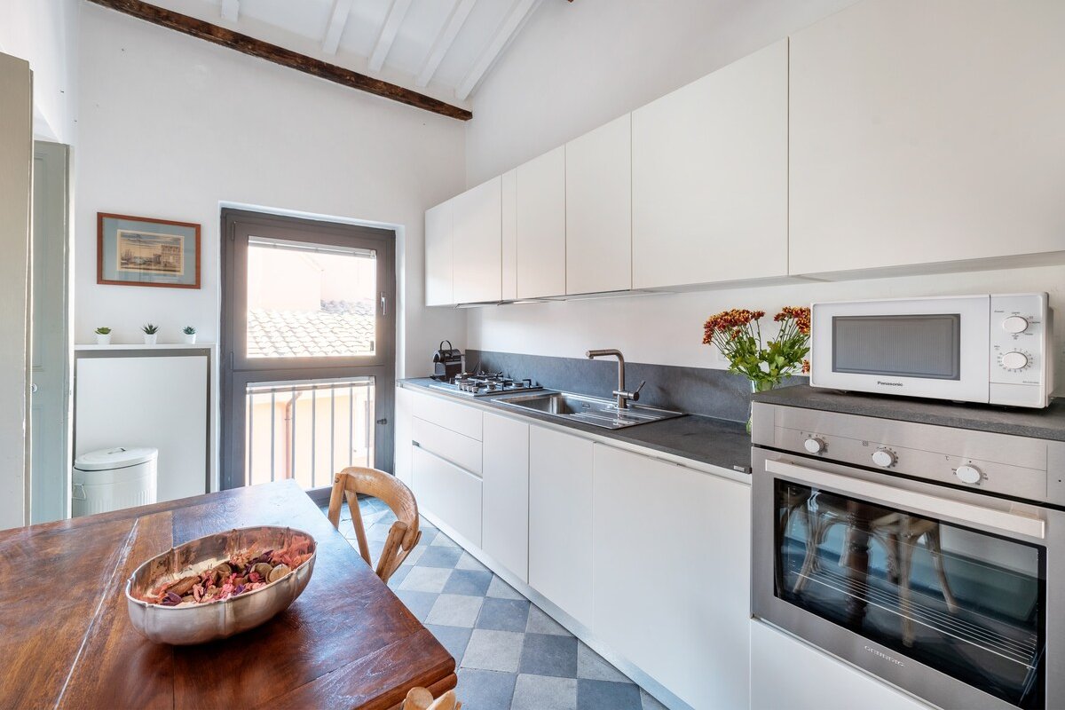 tHE Charming Attic [Pza Spagna]- 5 min to Navona gallery image 3