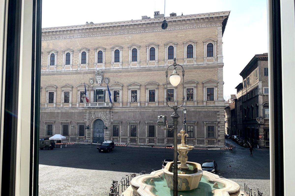 Casa Cristina in Piazza Farnese gallery image 2