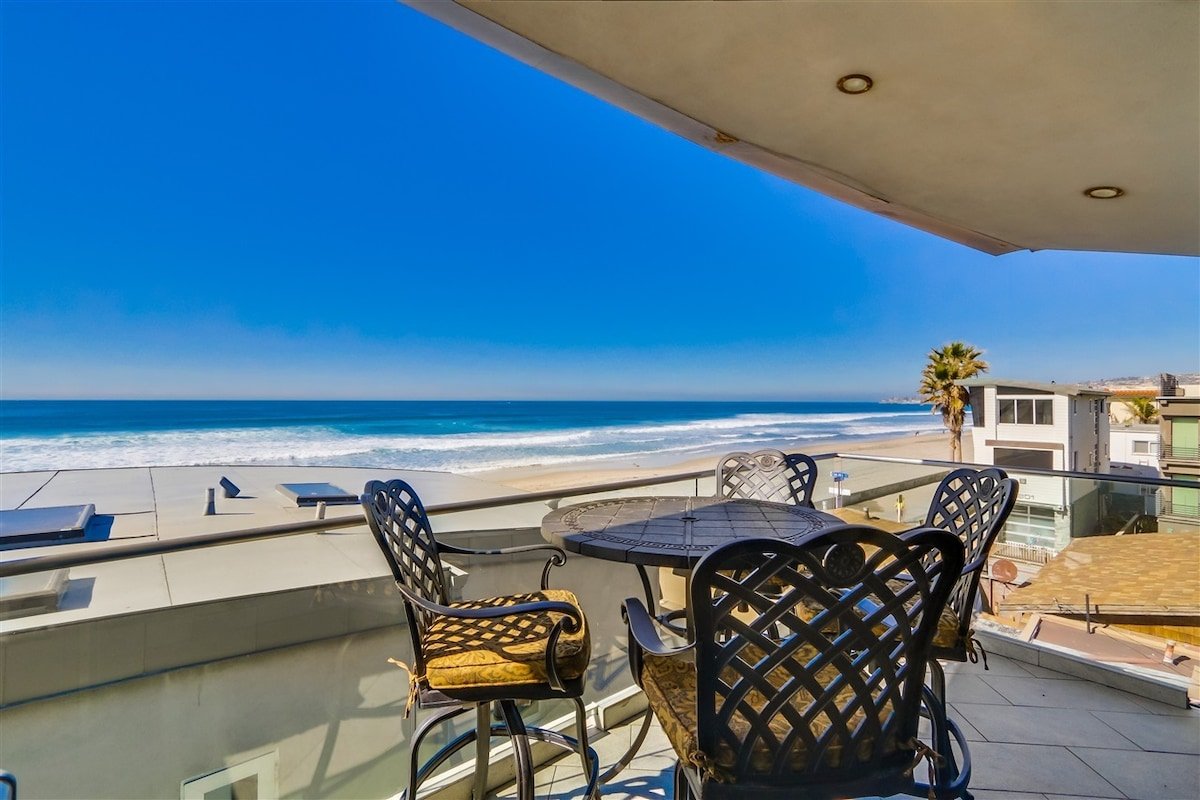 Luxury Two-Level Condo | Panoramic Ocean Views gallery image 3