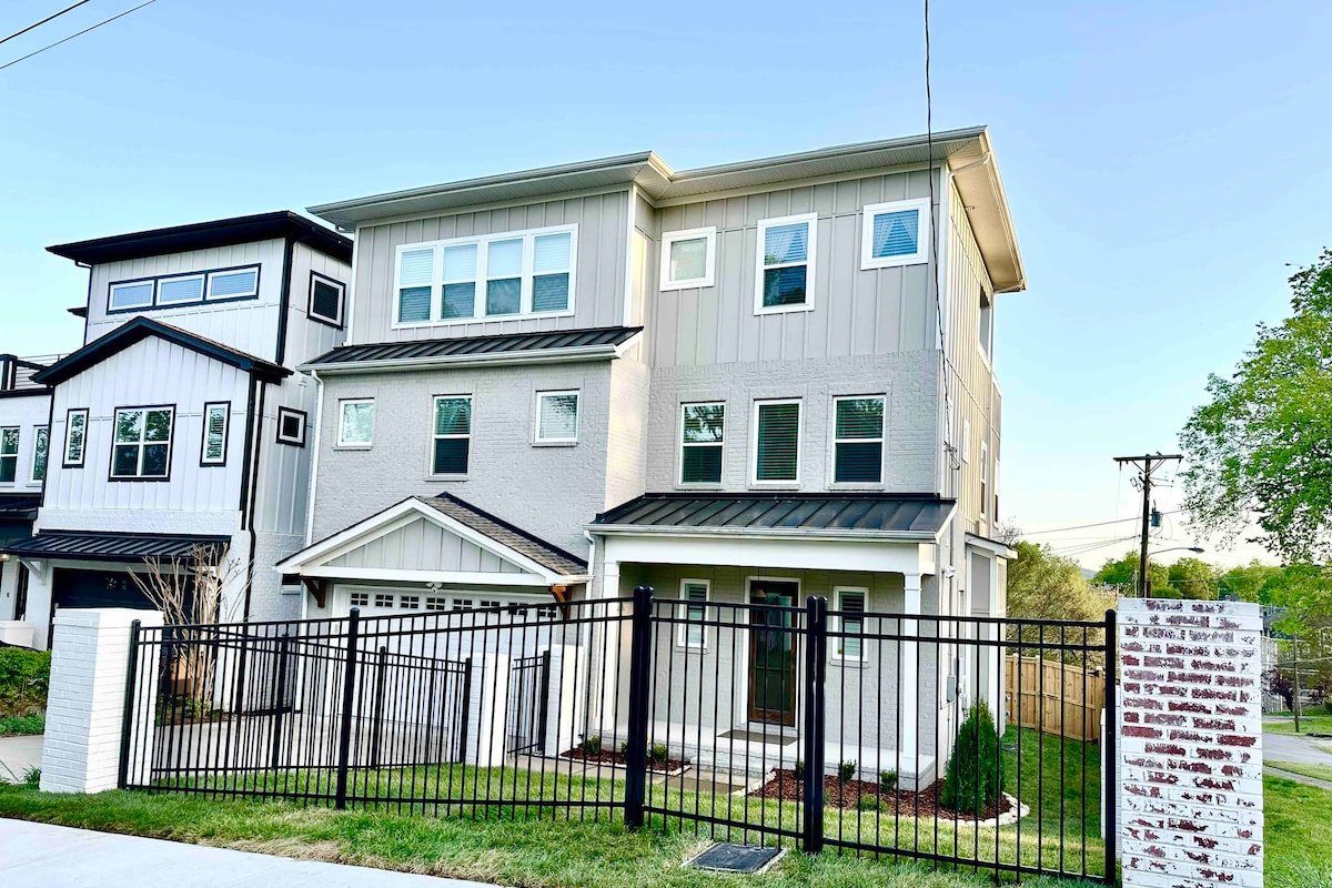 Luxury House/Near Gulch/Rooftop/4King 4Queen 2Twin gallery image 2