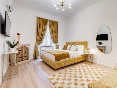 NEW Vatican BIG apartment for 10 – RDH