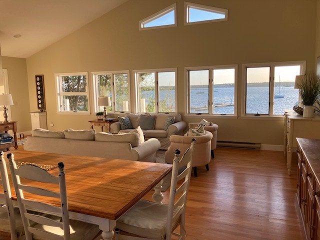 Jamestown Waterfront 4 BR Home gallery image 3