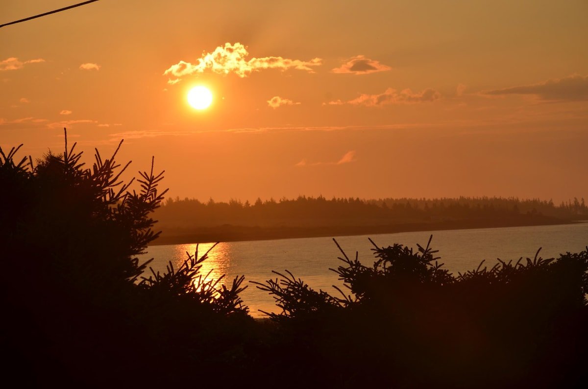 Beautiful OCEANFRONT BEACH Cottage – NB, Canada gallery image 4