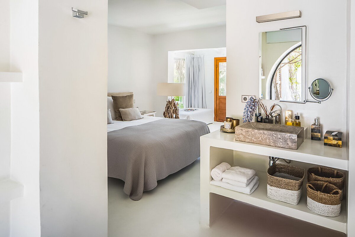 Ibiza villa- views- pool- gym- BBQ gallery image 4