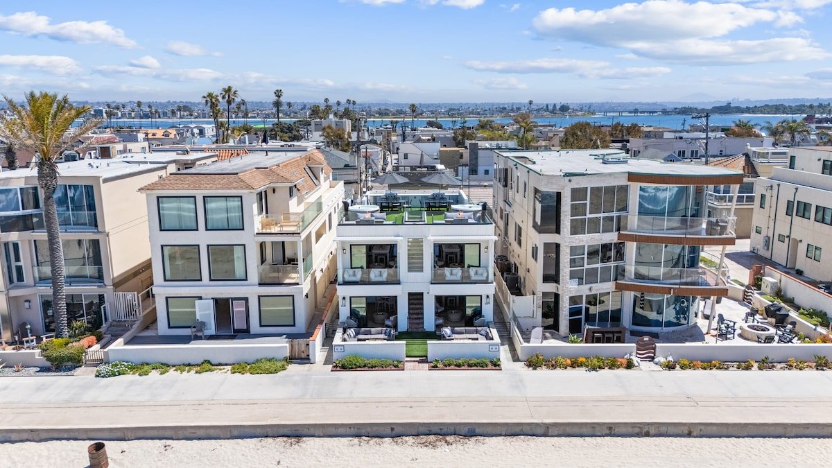 Luxury oceanfront fourplex with roof deck, sleeps gallery image 2