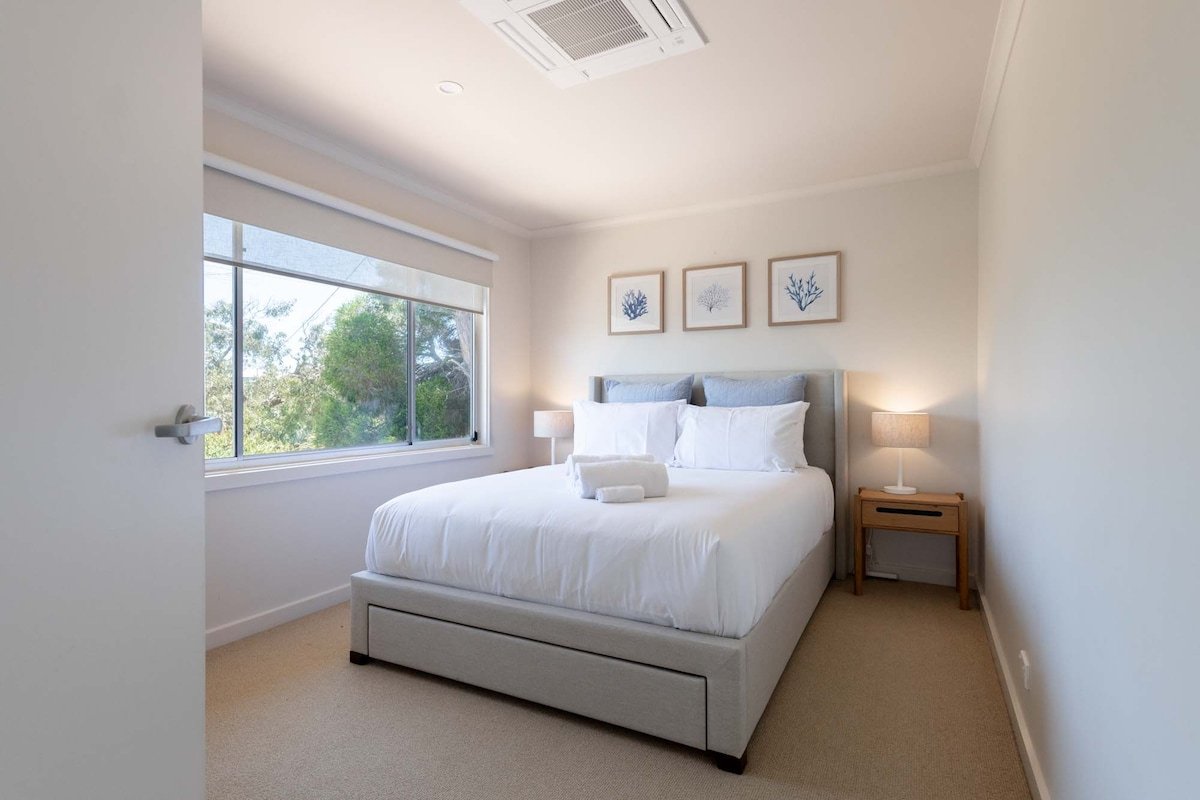 Salty Beach Getaway gallery image 5