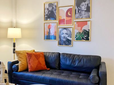 2BD MID CENTURY APARTMENT IN THE HEART OF DOWNTOWN