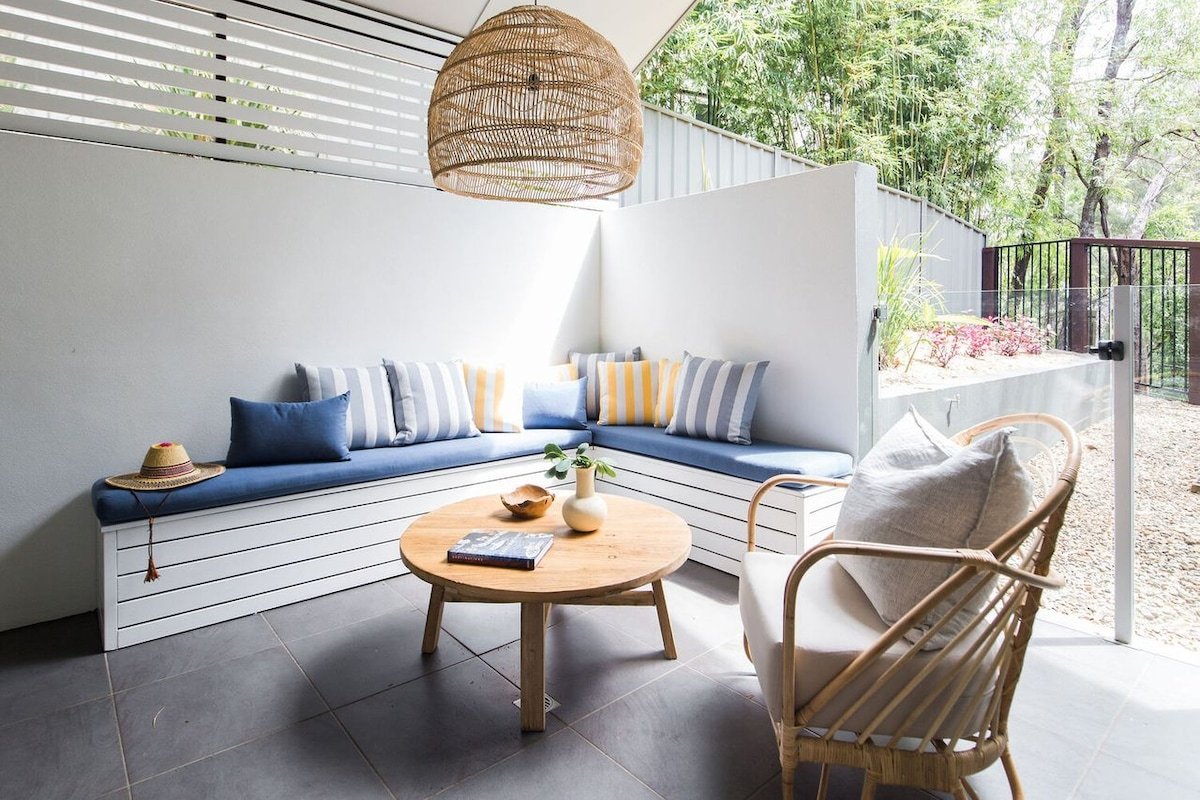 Mamilla Beach House – Private Pool – Designer Home – Media Room gallery image 4