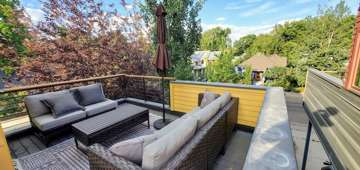 Contemporary Downtown Townhome gallery image 3