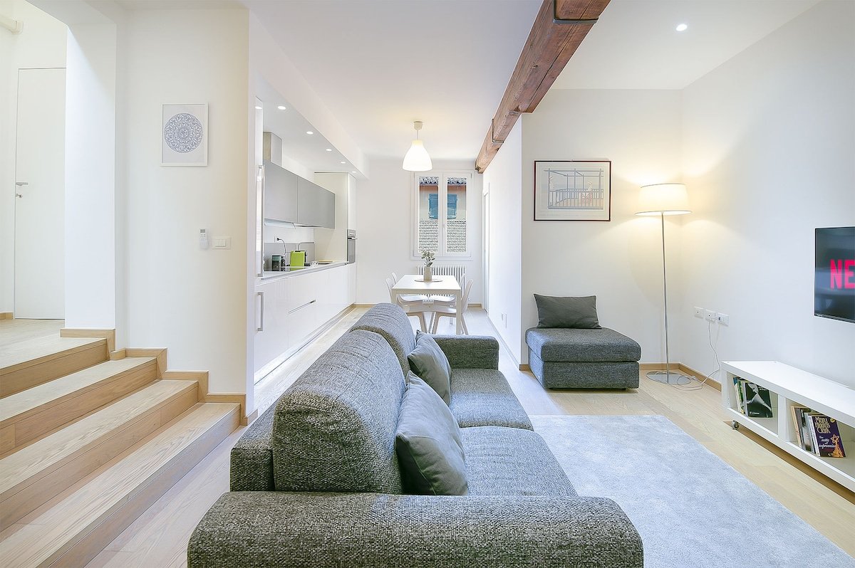 San Vitale 5 Stelle – Central Luxury Apartment gallery image 2