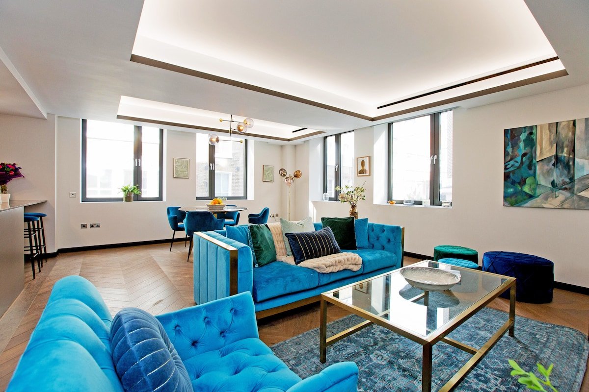 Golden Square Four gallery image 2