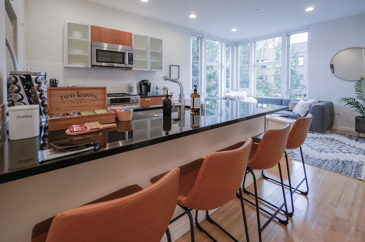 3BR Urban Escape w/ Kitchen + Rooftop Deck gallery image 4