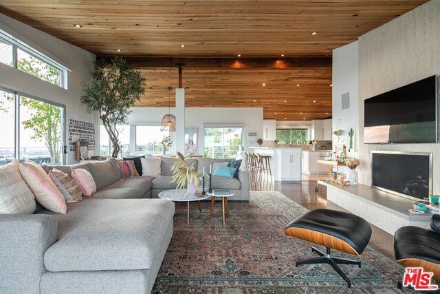 Spectacular Views in Post and Beam Classic Luxury gallery image 4