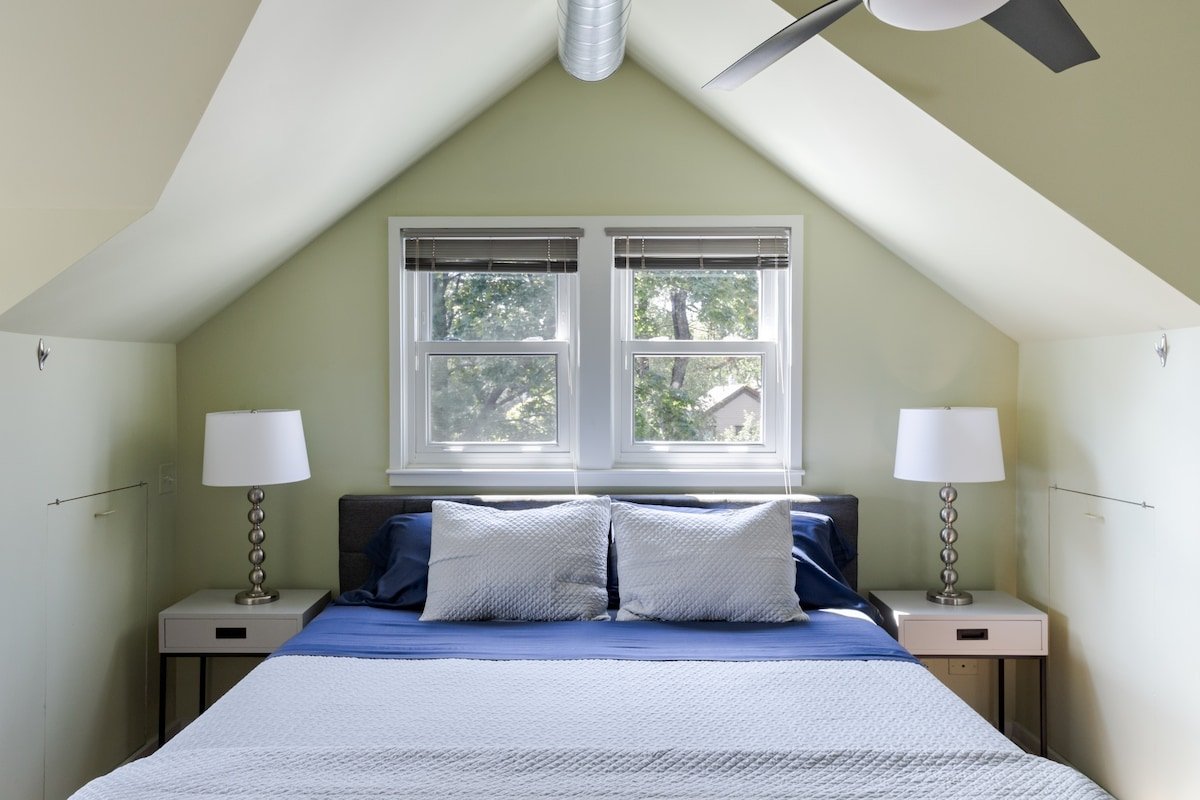 Huge Sunlit Gem, Free Parking, No Cleaning Fee gallery image 4