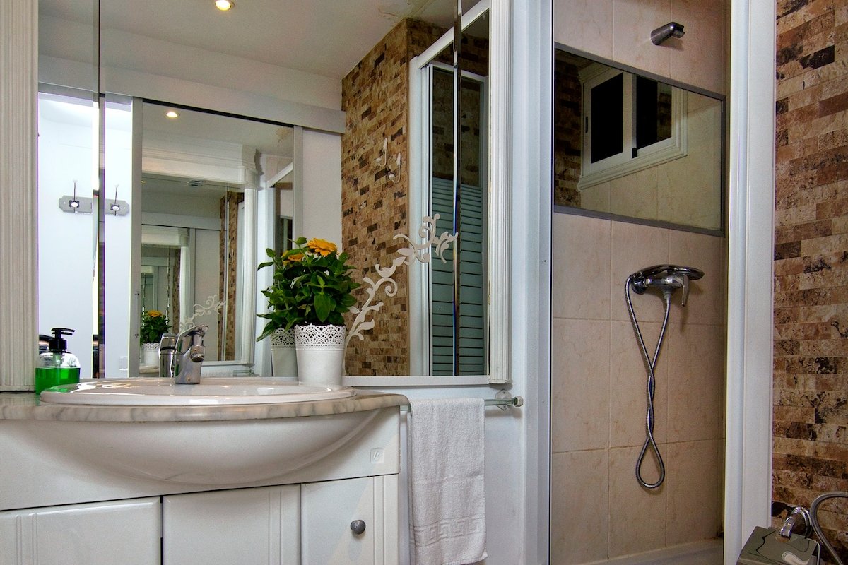 Big Apartment with Terrace! 5 Rooms. gallery image 3