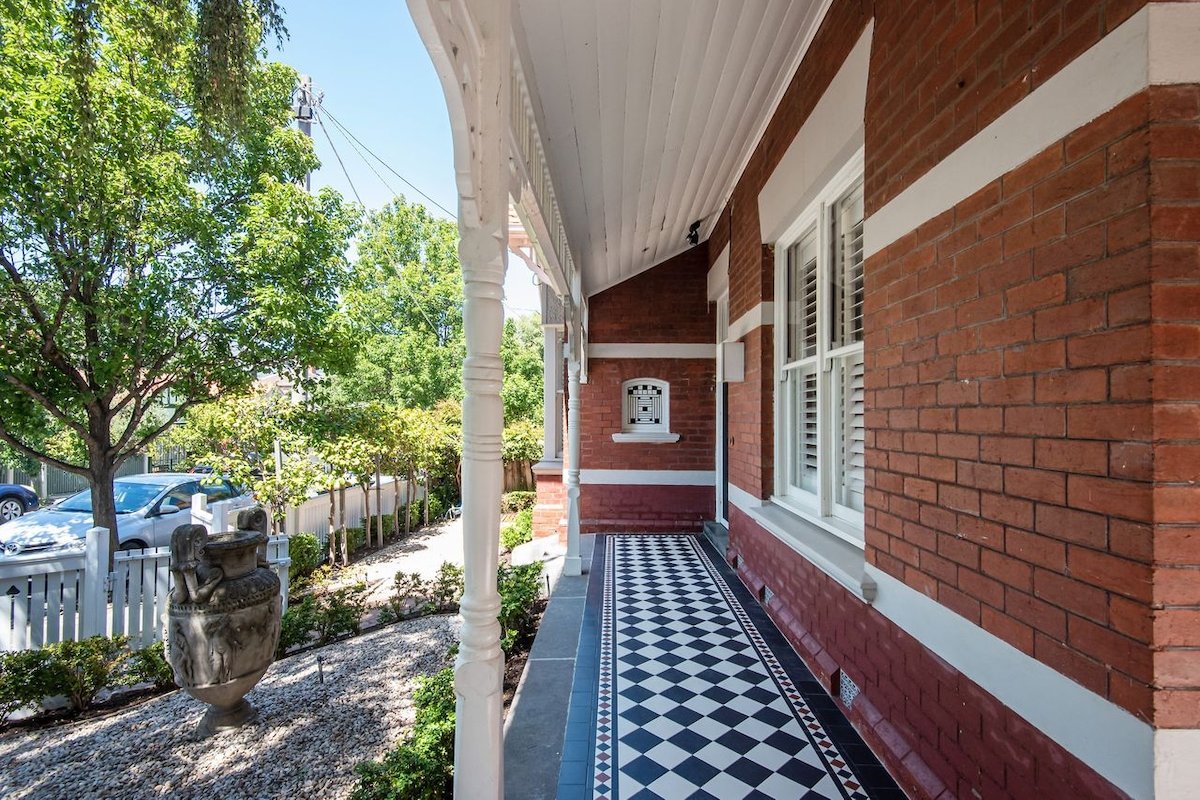 Stylish Contemporary Retreat St Kilda gallery image 3