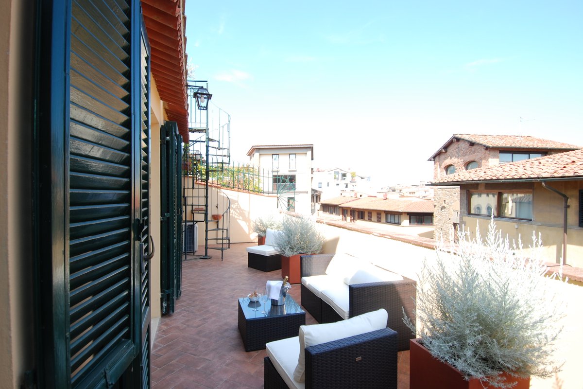 Top Floor Apartment at Ponte Vecchio