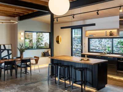 Luxury Historic Landmark ‘Holdgate’s Cottage’