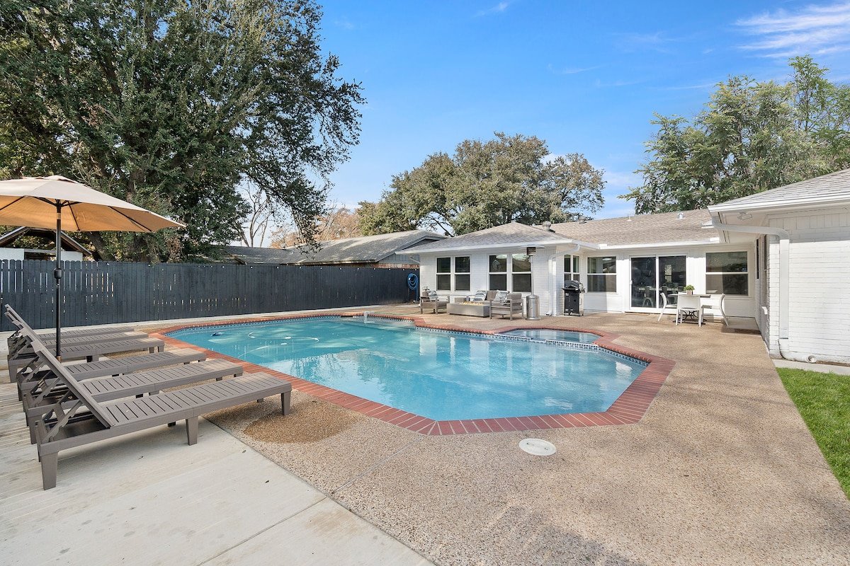 Spacious 6BR by AT&T Stadium Stockyard Heated Pool gallery image 2