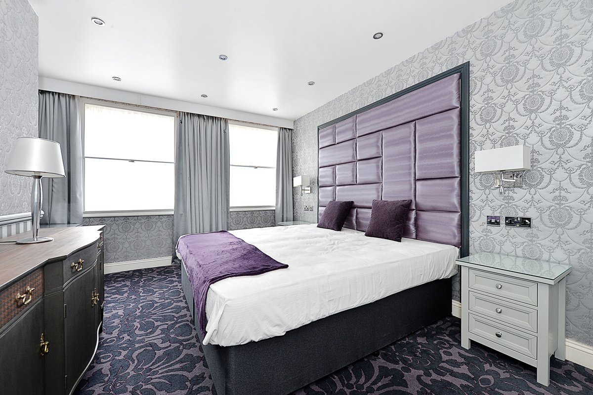 4 Bed/2 Bath Duplex, AC, FibreOptic Wi-Fi