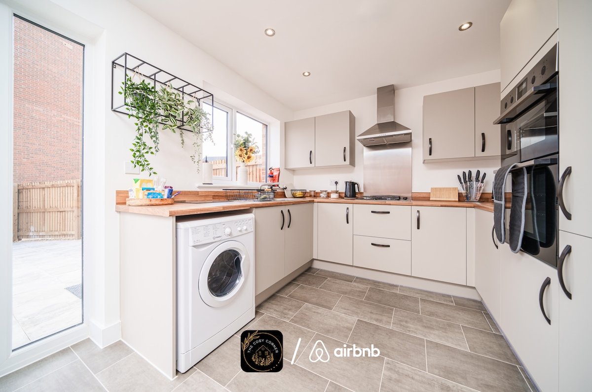 3 Bedroom house for Long stays with Free Parking gallery image 4