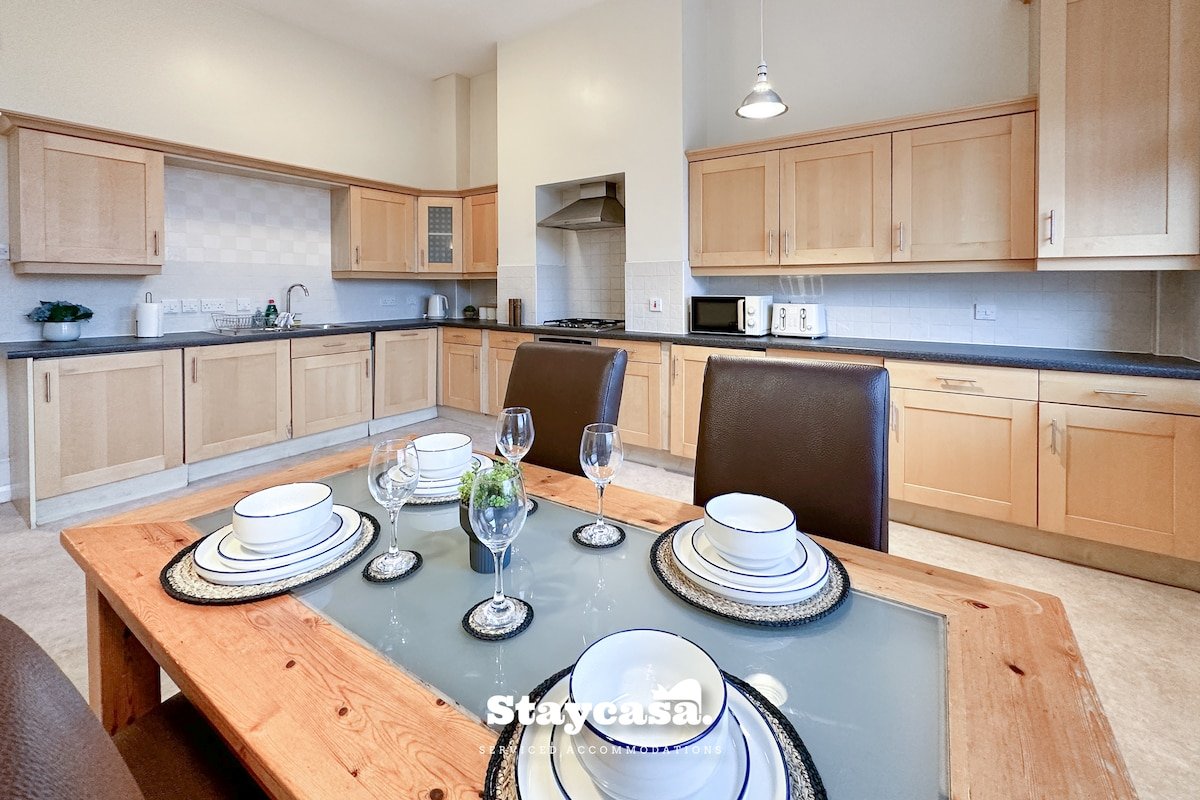 Whalley Range Hideaway 7mins to City with Parking gallery image 3