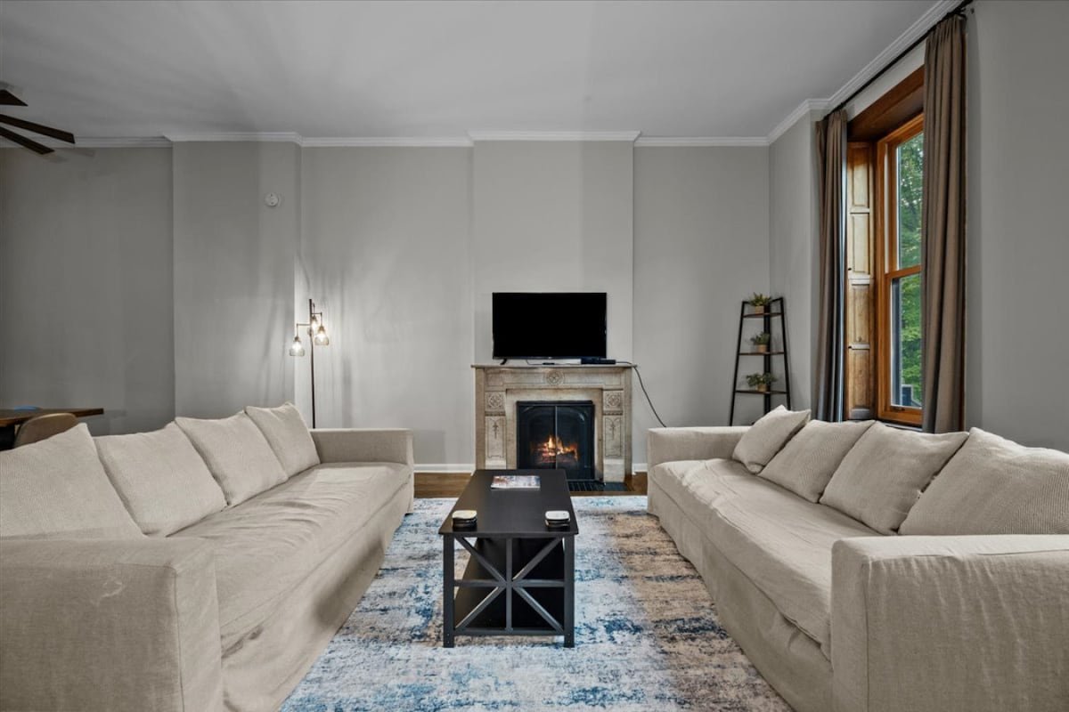 Lincoln park getaway, Outdoor patio! Summer Fun! gallery image 5