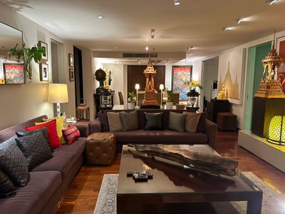 Amazing Modern Arty Thai 3 Bedrm Apt Downtown BKK