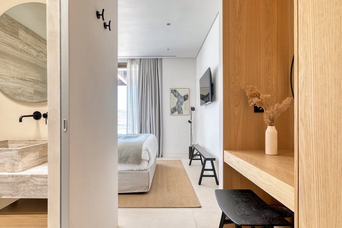 “Avalon Below” by Aqualiving Villas gallery image 5