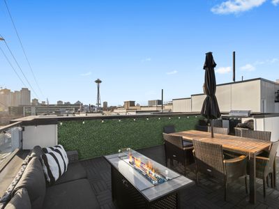 Rooftop Space Needle & Seattle Views | Walkable