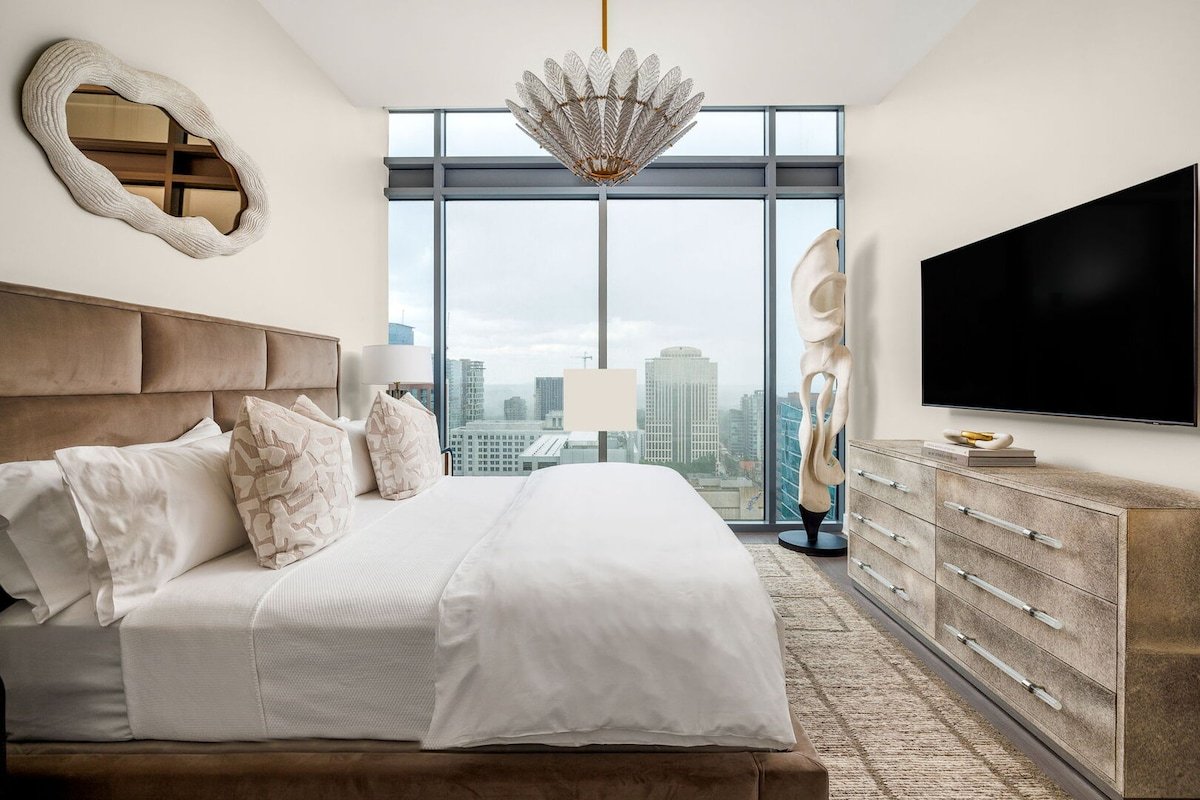 *NEW Panoramic Penthouse by Atlanta Luxury Rentals gallery image 5