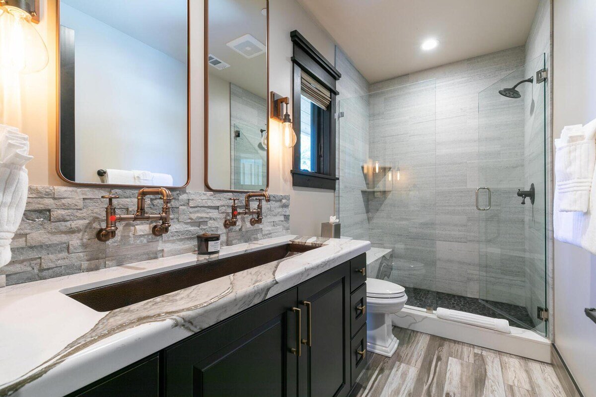 Bound to Impress *Private Hot Tub & Club Amenities gallery image 2