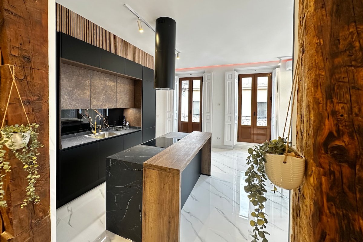 LUJO y Diseño con 10balcones en La Puerta del Sol gallery image 2