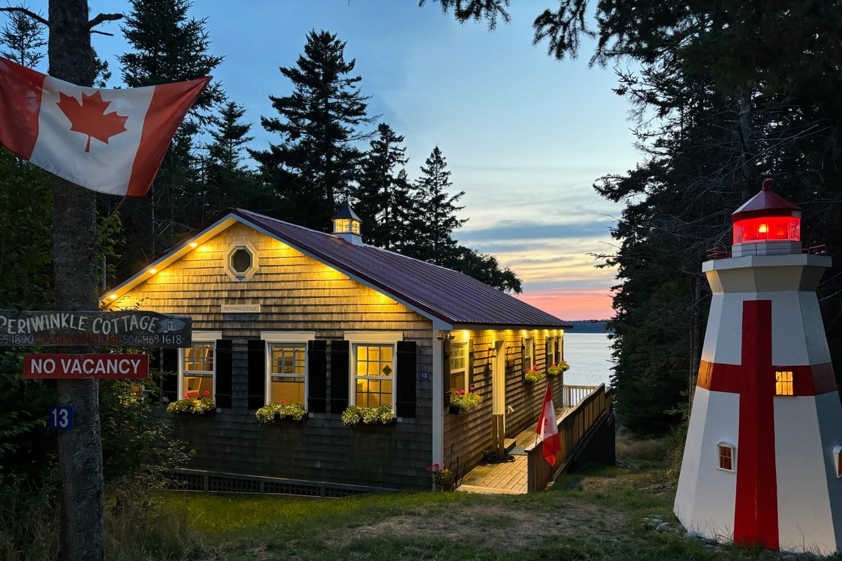 PERIWINKLE COTTAGE BY THE SEA-PRIVATE AND COZY